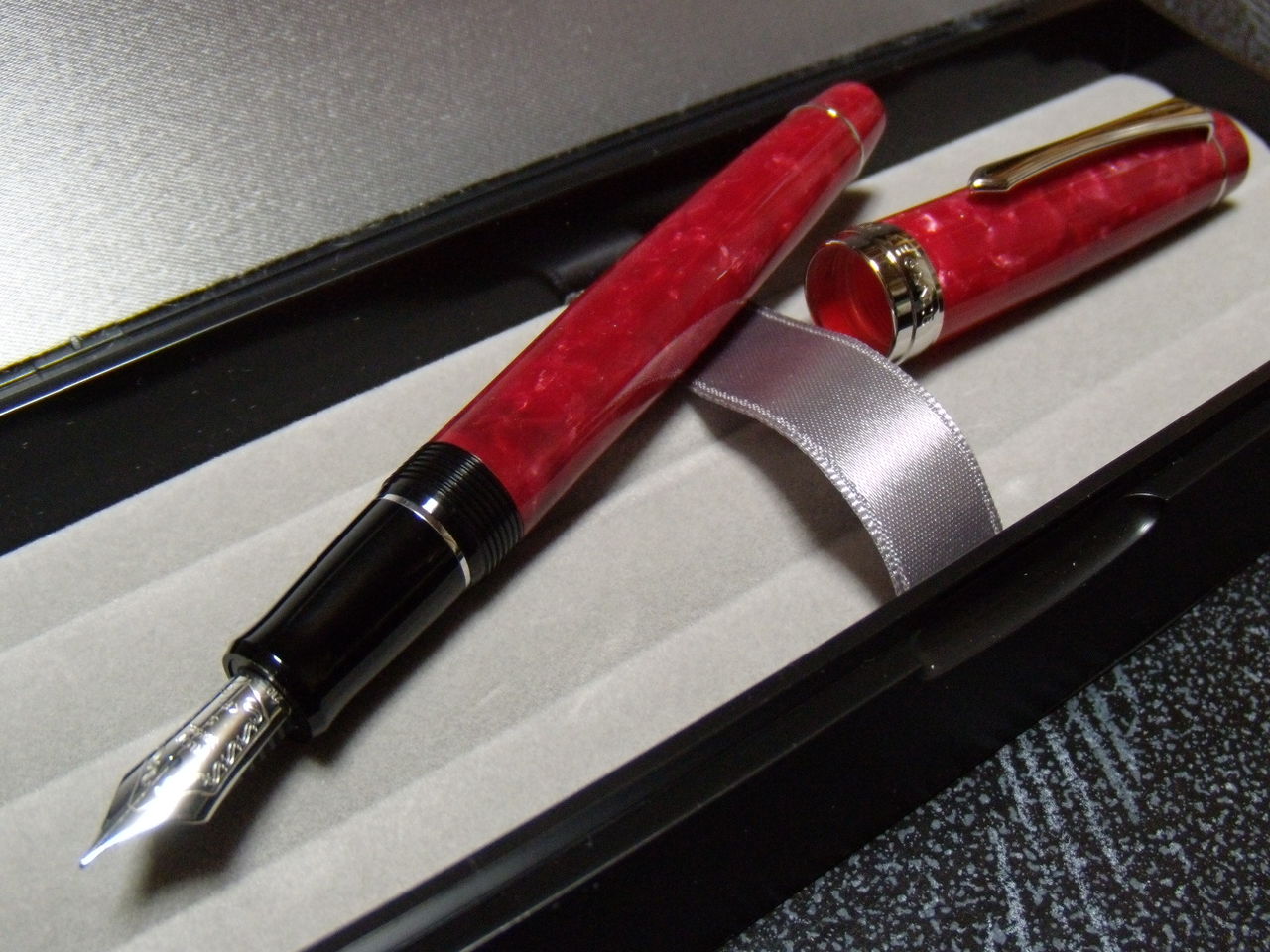 PILOT CUSTOM LEGANCE Red 万年筆　字幅F PILOT CUSTOM LEGANCE Red 万年筆 字幅F