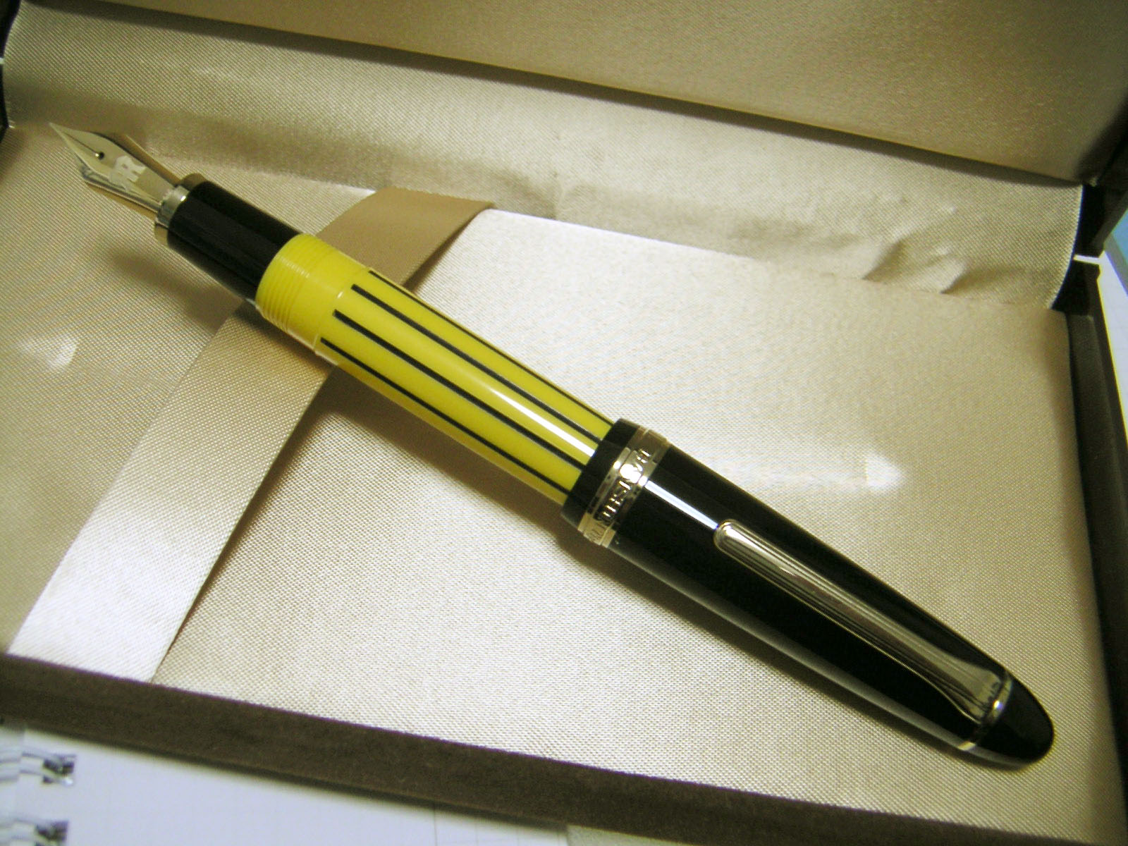 2003年 阪神タイガース優勝記念限定万年筆（白縞） 未使用