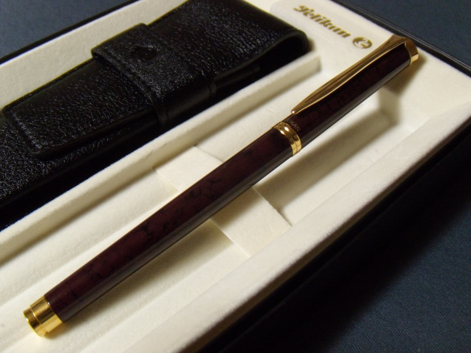 Pelikan　ペリカン　P381 ニュークラシックマルサーラレッド　F ペリカン Pelikan P381 ニュークラシックマルサーラレッド F 箱付き