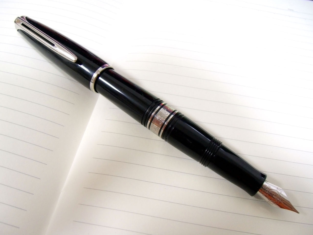 ウォーターマン WATERMAN チャールストン 万年筆 黒 18K M ウォーターマン WATERMAN チャールストン 万年筆 黒 18K M