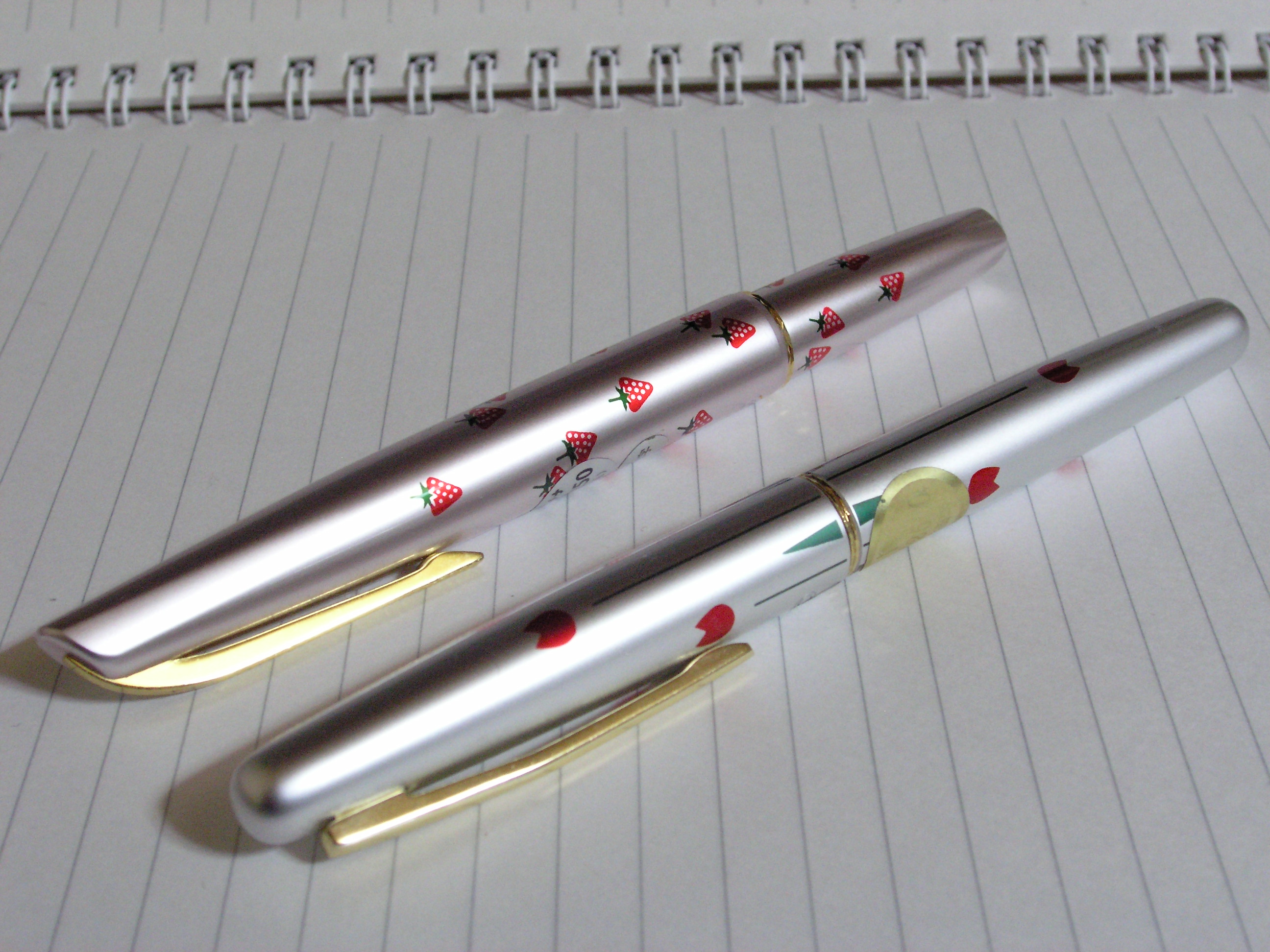 PLATINUM  14K  万年筆　花柄　チューリップ　インク5本付き PLATINUM 14K 万年筆 花柄 チューリップ インク5本付き