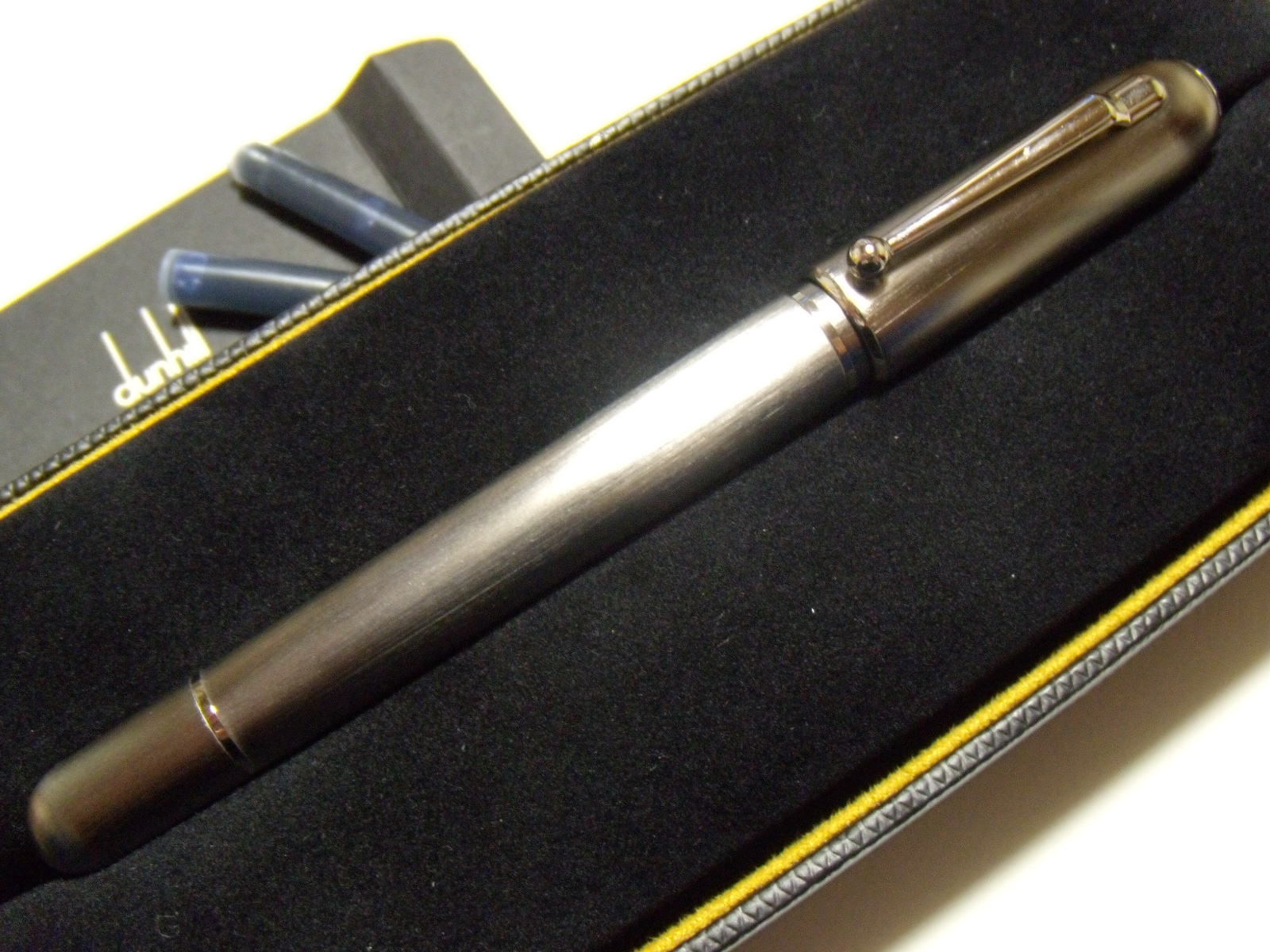 現状品 ダンヒル 18K 750 万年筆 詳細ページ | 万年筆 ボールペンなど高級筆記具の販売・買取