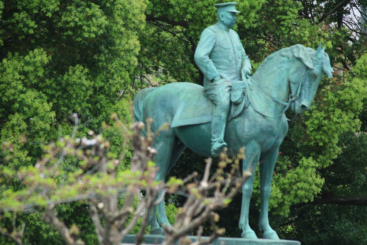 緑色の馬の彫刻 約20cm 招魂競馬場（靖国神社） : 万年筆とヌルリフィルの部屋｜Pen_Saloon
