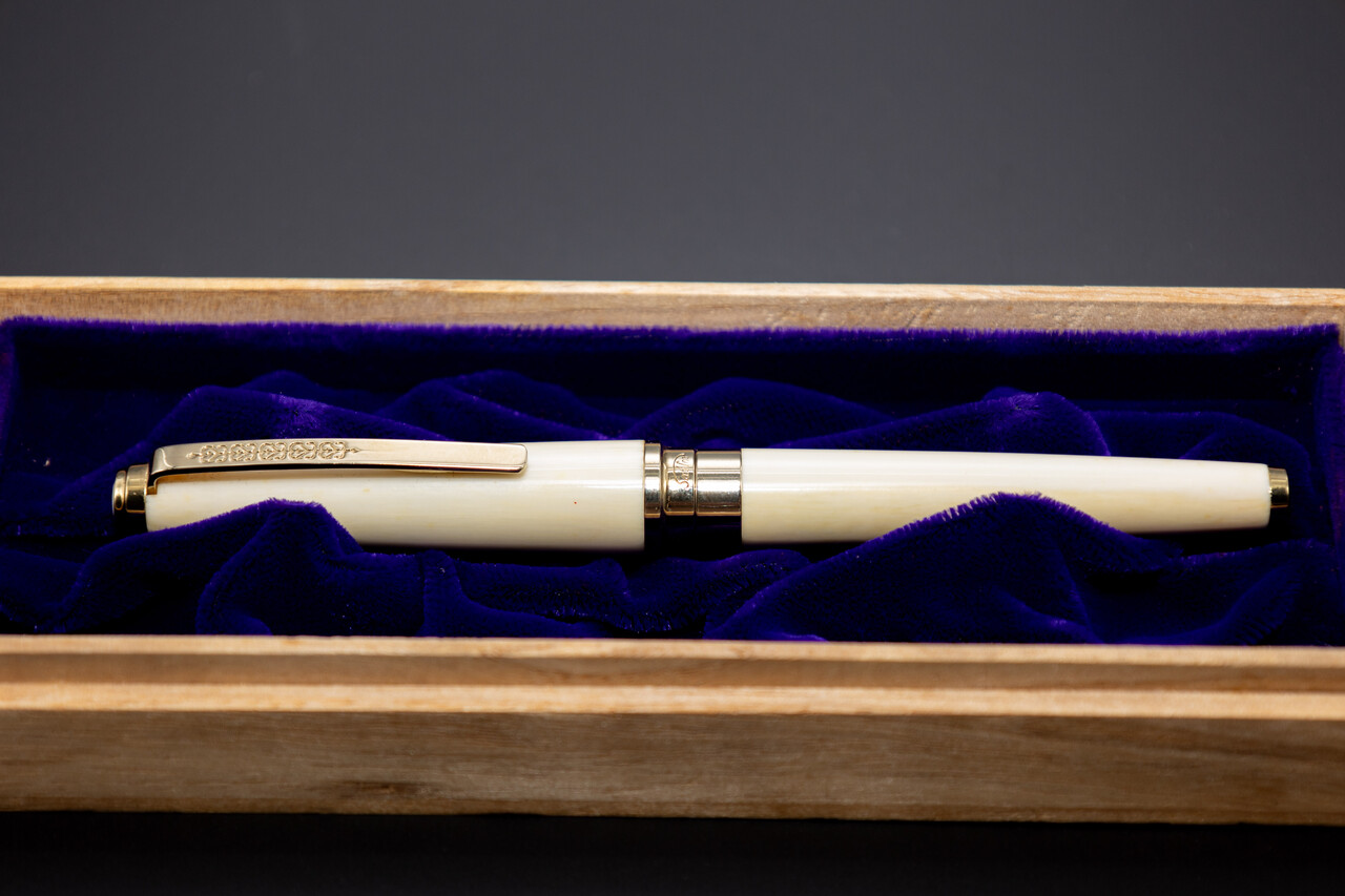 【美品・かなり希少】泉筆五宝展記念　真鍮軸　限定モデル 14K-STUB 美品・かなり希少】泉筆五宝展記念 真鍮軸 限定モデル 14K-STUB 2018