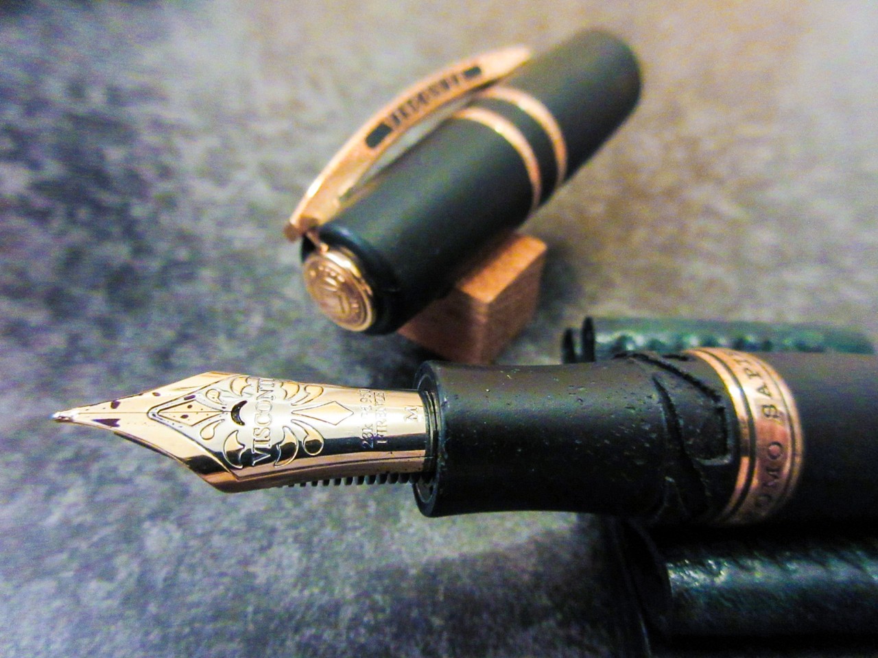 パラジウムニブVISCONTI ホモサピエンス　オーバーサイズ　ブロンズ　万年筆 ビスコンティ ホモサピエンス オーバーサイズ ブロンズ 万年筆