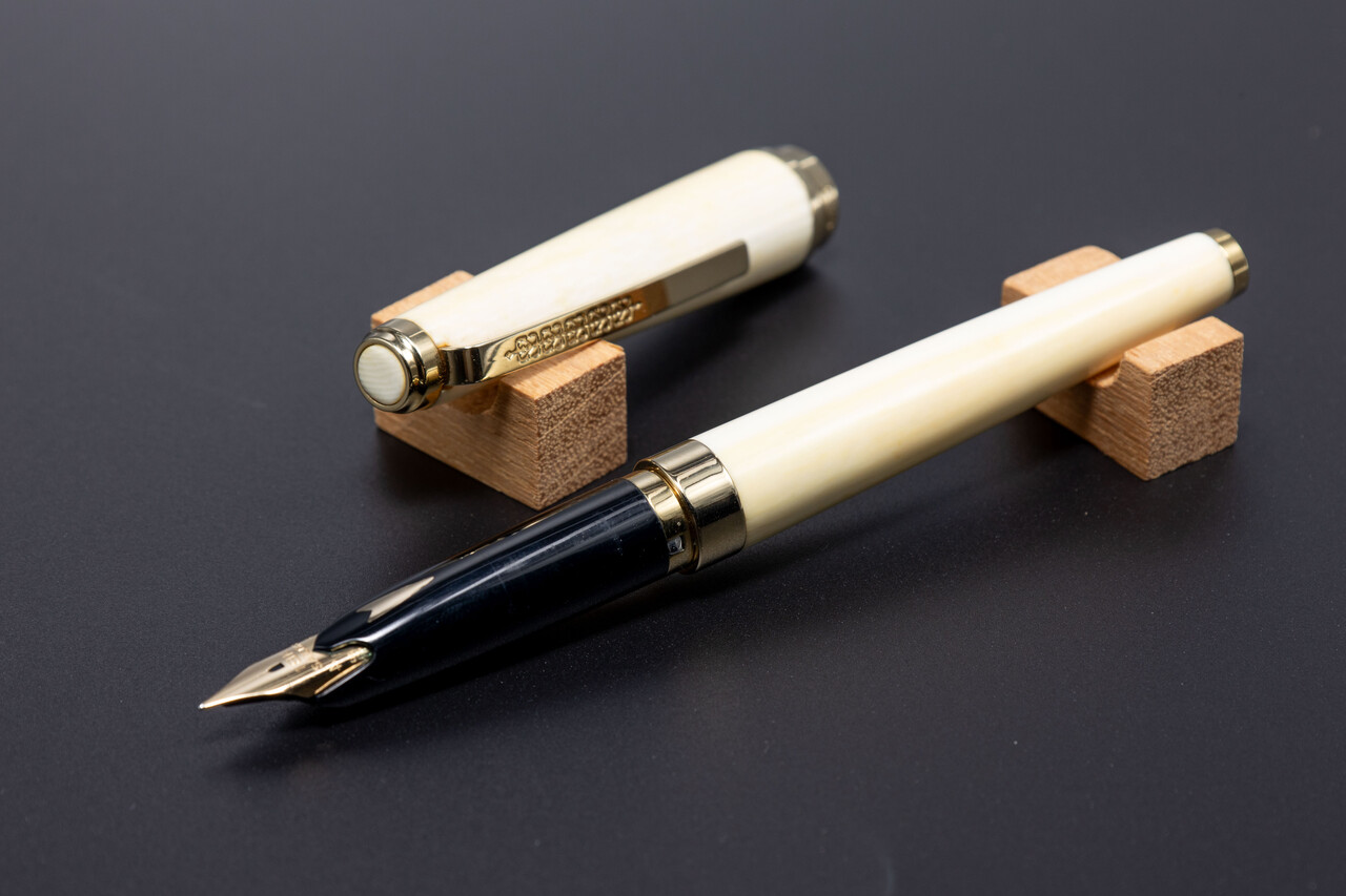 秋の泉筆五宝展 探し続けていた万年筆との邂逅 : 万年筆とヌルリフィル