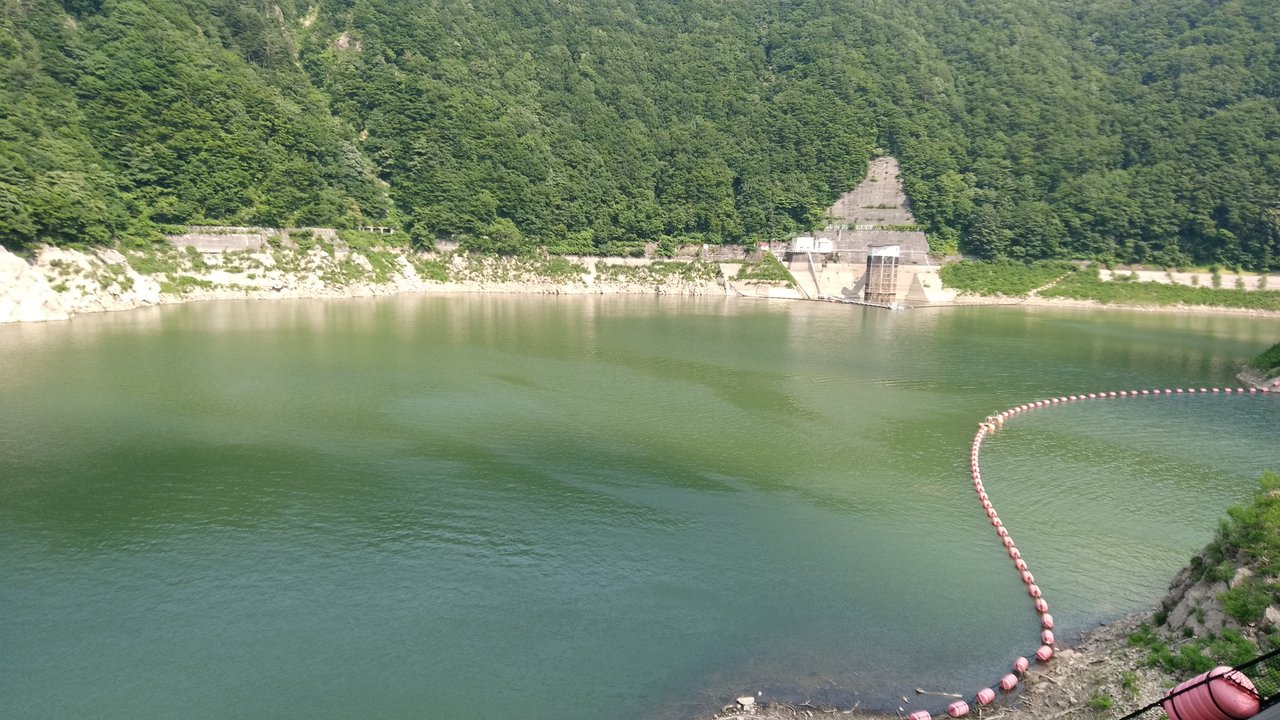 岩手県西和賀町 湯田ダム と 湯田貯砂ダム Manchotののんべんだらり