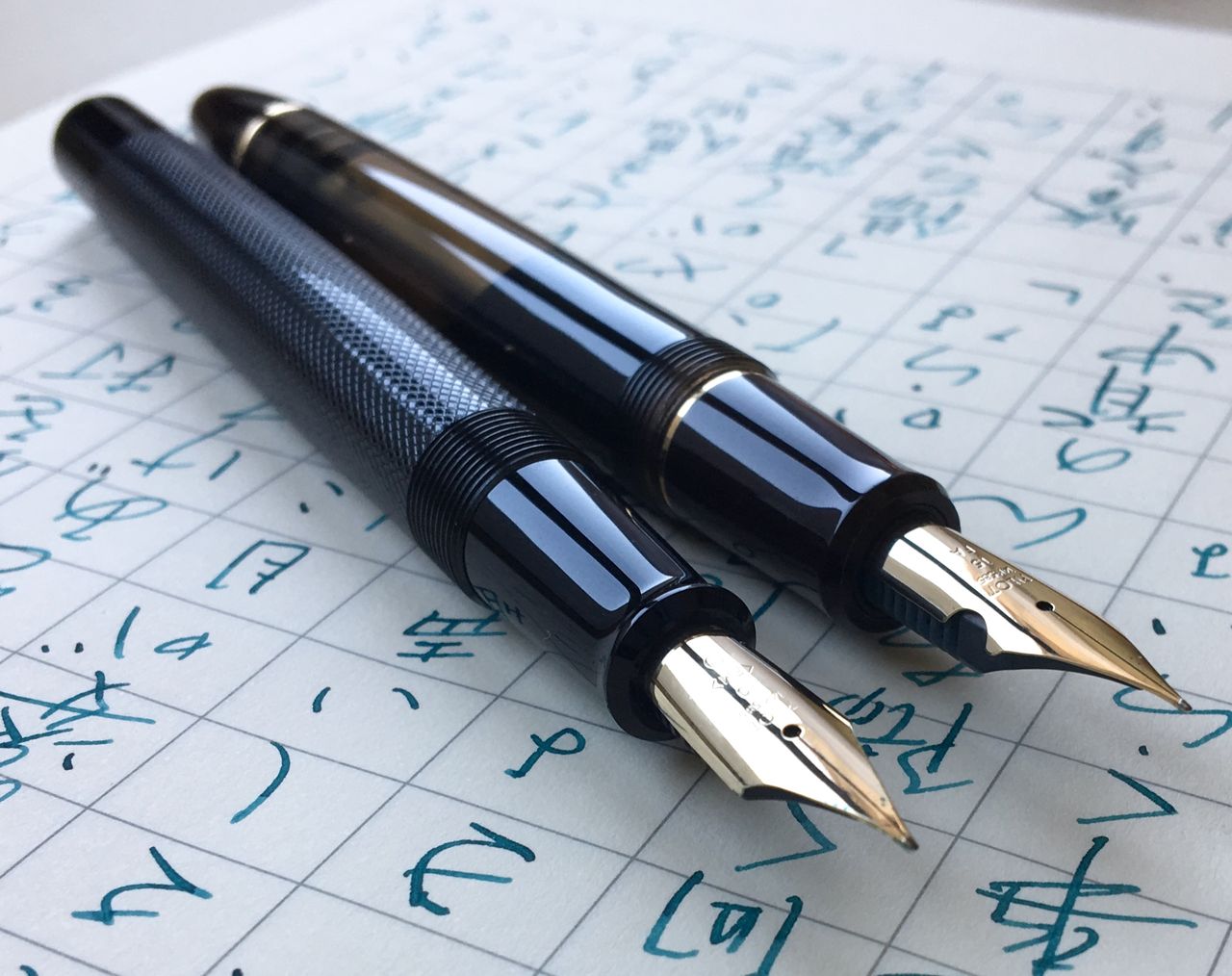 万年筆でお馴染みのペリカンの万年筆スタンドです。70周年記念の貴重な