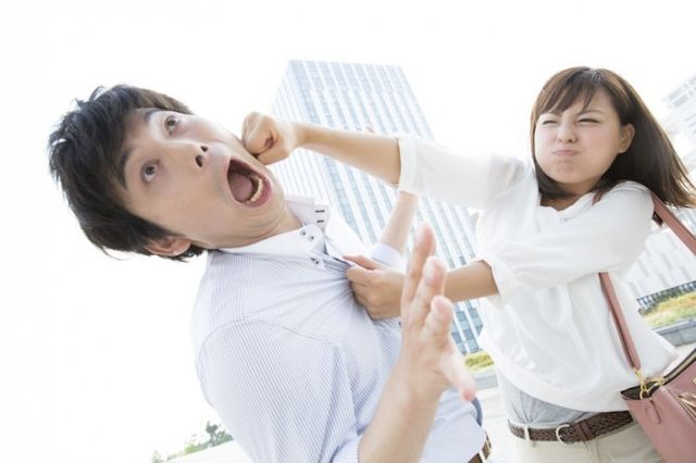 悲報 デブス 自分を弄んだホストをボコボコにぶん殴るwwwwwwww アザラシ速報 W っ Z
