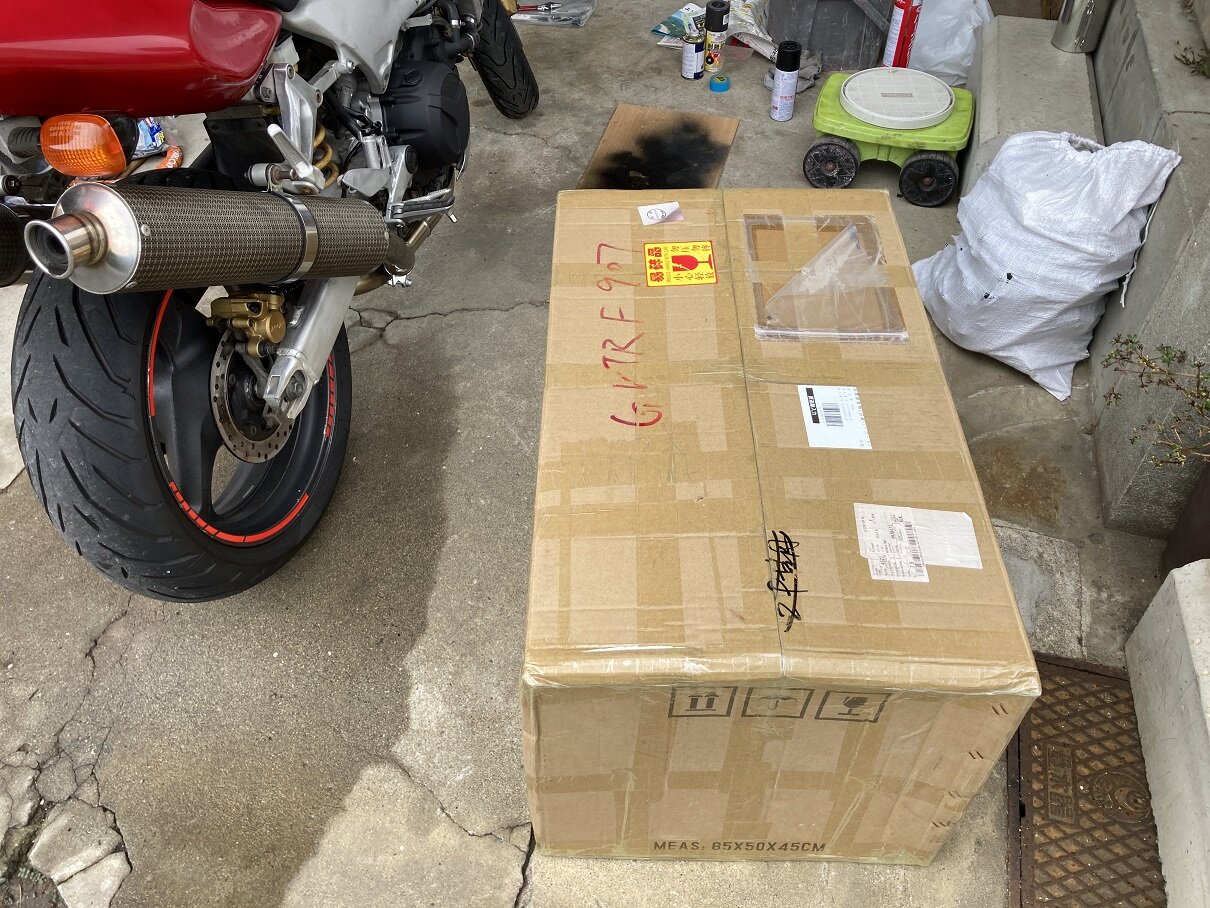 ＶＴＲ1000F　レフトカウル　割れてます。 ホンダ（HONDA） VTR1000F シングルシートカウル 黒M MBB 純正 中古