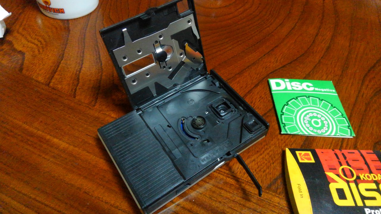 これまた珍しいディスクフィルム採用 コダック disc4000 : カメラと