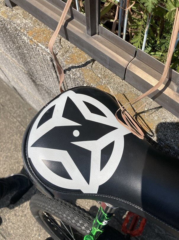 一輪車がやってきた。ニンジャウィール(笑) : カメラと写真が