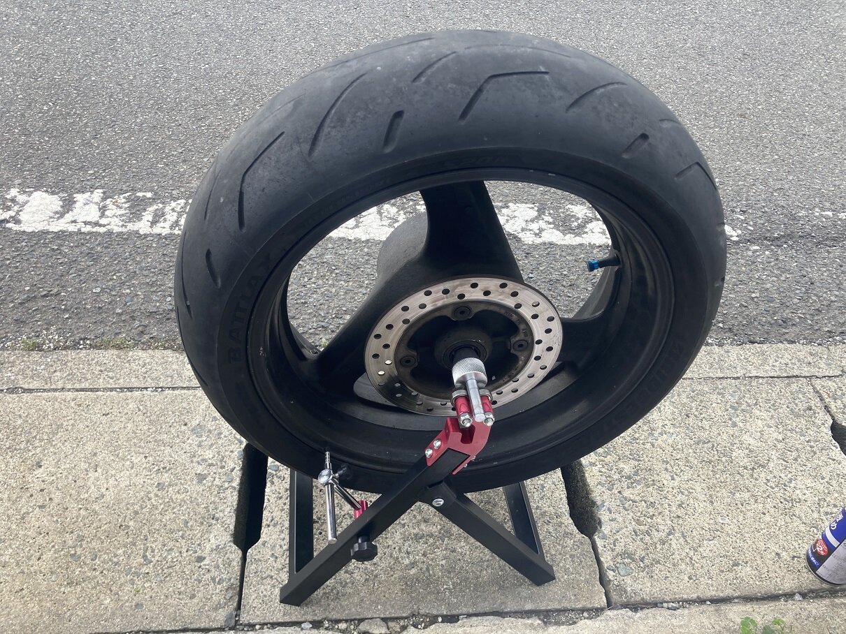 VTR1000Fの整備 その4 前後ホイールの整備+α : カメラと写真が大好きな VTR1000Fの整備 その4 前後ホイールの整備+α : カメラと写真が大好きな