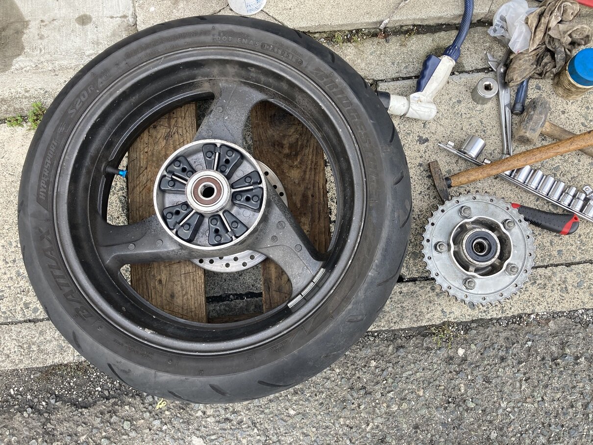 VTR1000Fの整備 その4 前後ホイールの整備+α : カメラと写真が大好きな