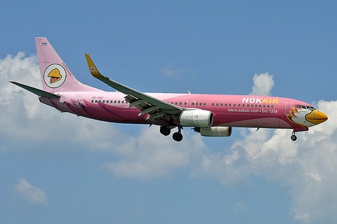 800px-Nok_Air,_HS-DBE,_Boeing_737-83N_(47663332011)