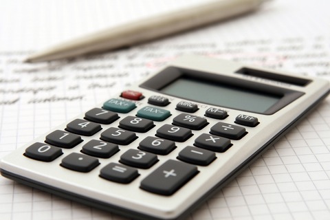 accountant-1238598_1920 (1)