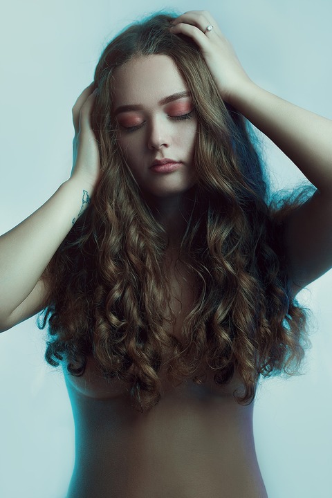 young-woman-1953208_1920
