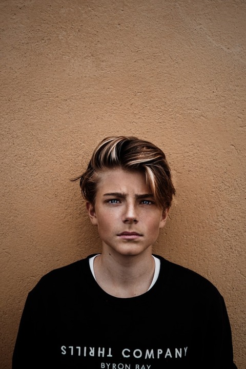 oliver-ragfelt-khV4fTy6-D8-unsplash