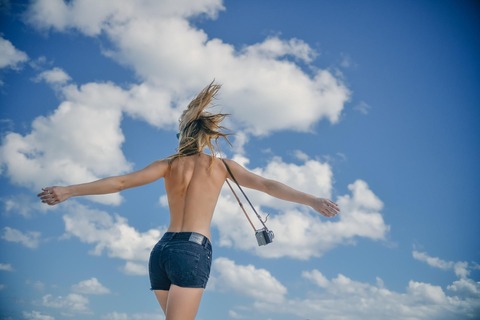 girl-677576_1920 (1)