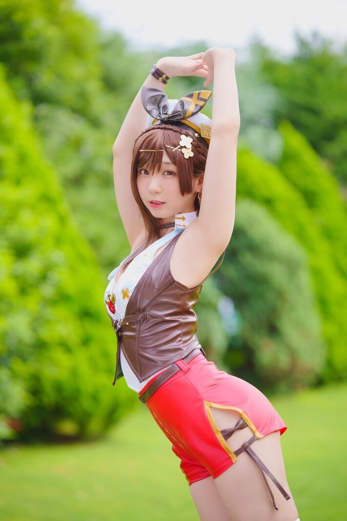 【画像】「ライザのアトリエ」ライザちゃんコスプレがエチエチ過ぎる件wwwwww : ペロ速報