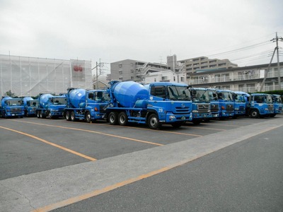 生コン工場駐車場