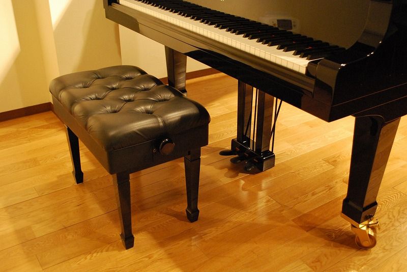 ピアノ選びのアラカルト:ピアノ椅子の、座面を張り替えてみませんか！？ - livedoor Blog（ブログ）