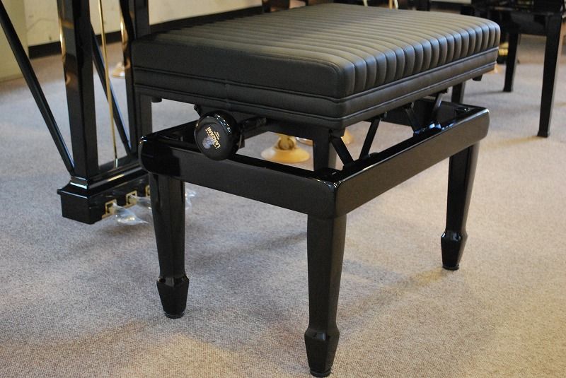 ランザーニの椅子が入荷しました！ : ピアノ選びのアラカルト