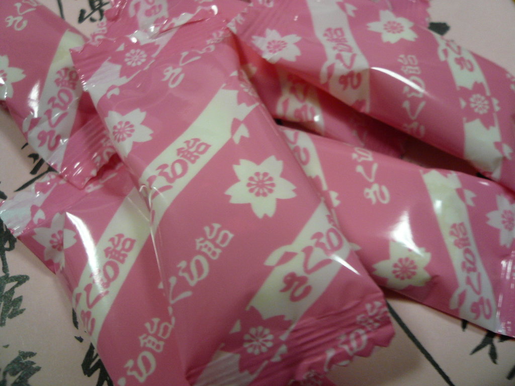 島川あめ店のさくら飴白 富山で飲み食い おぼえ書きブログ