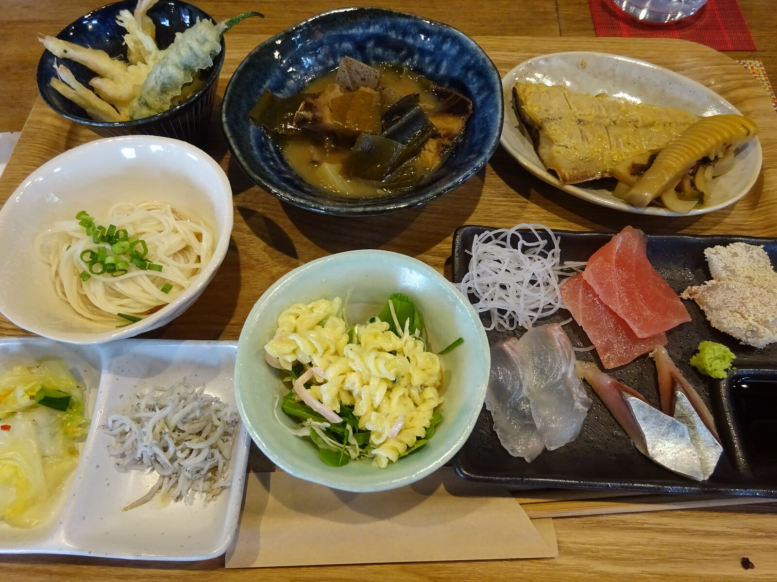 こころの花の日替わり和定食は盛り盛り 富山で飲み食い おぼえ書きブログ こころの花の日替わり和定食は盛り盛り 富山で飲み食い おぼえ書きブログ