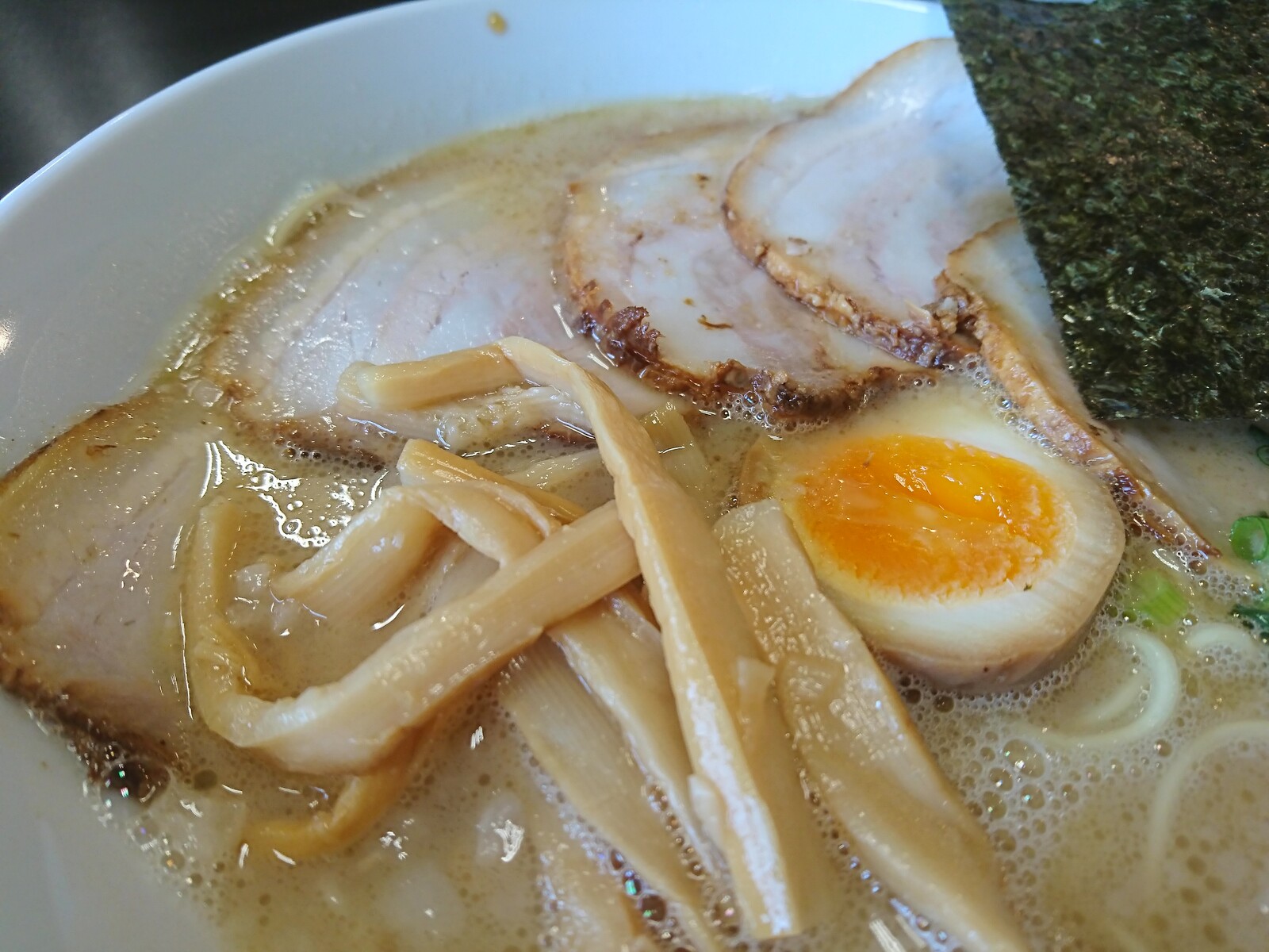 ラーメンひろまるの背脂とんこつ醤油ラーメンを食べに滑川へ行った 富山で飲み食い おぼえ書きブログ ラーメンひろまるの背脂とんこつ醤油ラーメンを食べに滑川へ行った 富山で飲み食い おぼえ書きブログ