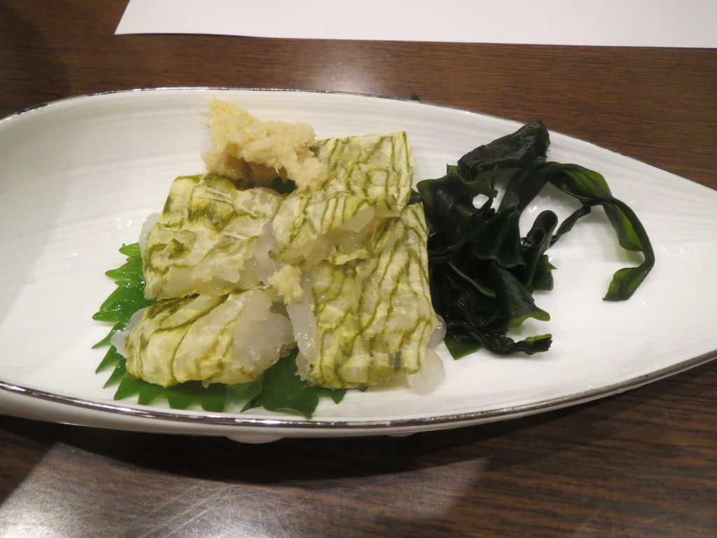 昆布じめになったしろえび 富山で飲み食い おぼえ書きブログ 昆布じめになったしろえび 富山で飲み食い おぼえ書きブログ