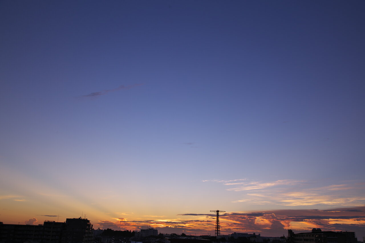 空模様 朝焼け もくもく雲 夕焼け 海の方で火事も有った 誰でも撮れる風景写真