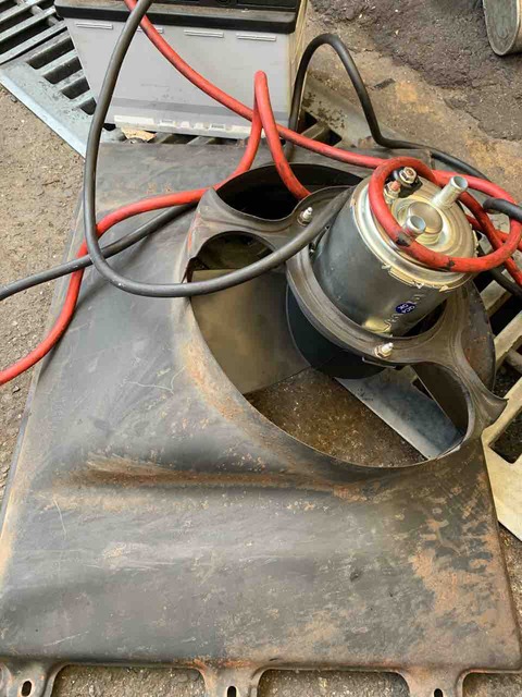 ヴァナゴンT3⁄カラベルT3用ラジエーターファンモーター新品 ヴァナゴン