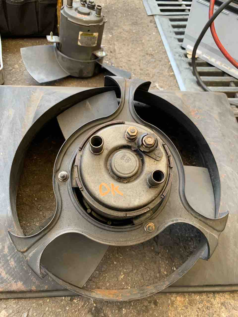 ヴァナゴン T3 ラジエーターファンモーター