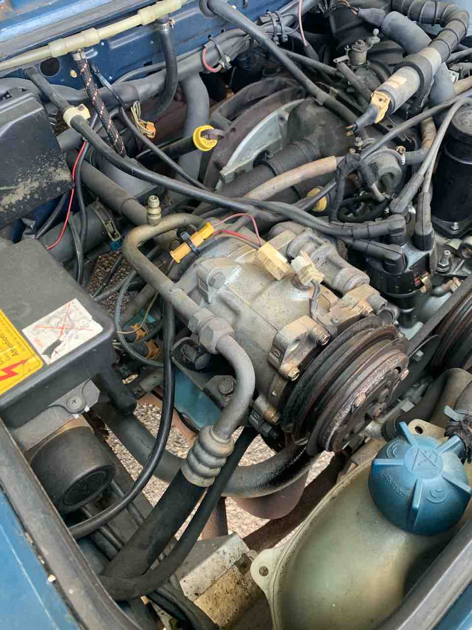 大阪カラベルエアコン修理にて入庫 マッハで修理 ヴァナゴン T3 T4 修理 専門店 ファントムガレージのブログ