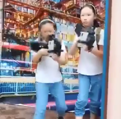 中国の子供たちは拡張現実を使った「サバゲー」で戦争ごっこして遊んでいるようです！ｗ