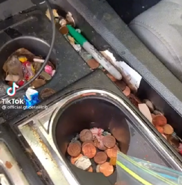 汚すぎる車内を綺麗に清掃していく作業が見ていて気持ちいい 夜ふかしのすすめ