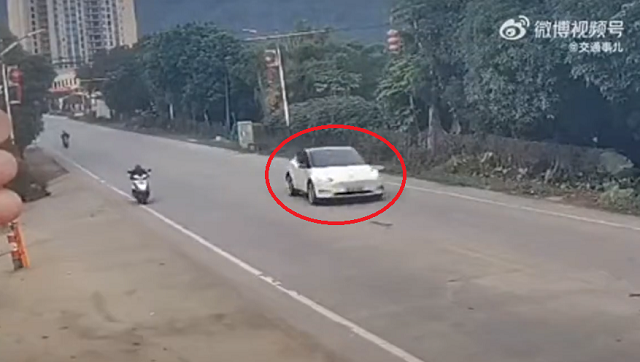 中国でテスラ車がとんでもない速度で暴走し5人が死傷する悲惨な事故を起こした！
