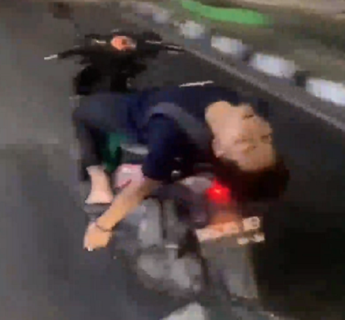 バイクで「居眠り運転」した男の末路！　それはマジで爆睡してるのか？ｗ
