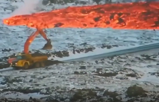 火山噴火の溶岩流の流れを変えようと頑張っている人たちがいる！