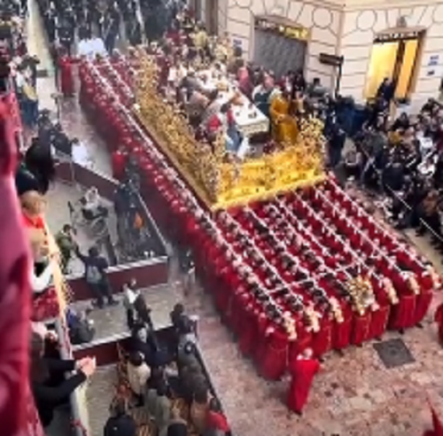 スペインの「お神輿」が巨大で凄いことになっている！