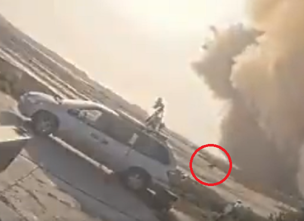 スペース X のロケット「スターシップ」が爆発し、その破片が地上の車を破壊した！ｗ