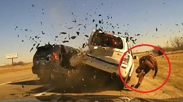 警官の止めた車に激突し警官がぶっ飛ばされる恐ろしい瞬間！