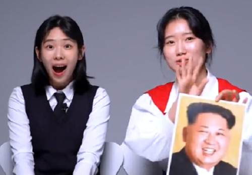 韓国と北朝鮮の女性に「金正恩」の写真を破かせてみた結果、刻まれた恐怖は拭えないようです！ｗ