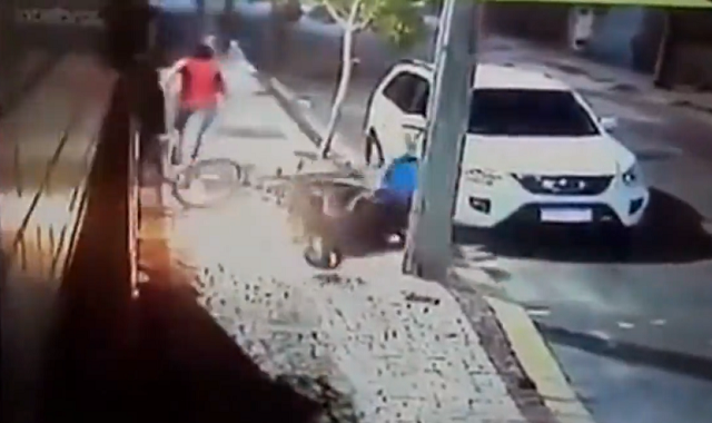 ブラジルで強盗を華麗に撃退する方法がこれ！ｗ（２つのビデオ）