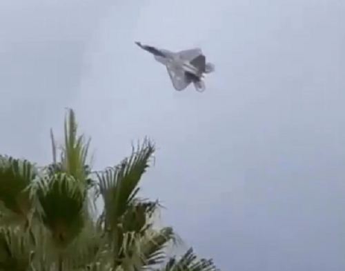 F22ラプターの推力偏向ノズルはこんなUターンができるようです！ｗ（２つのビデオ）