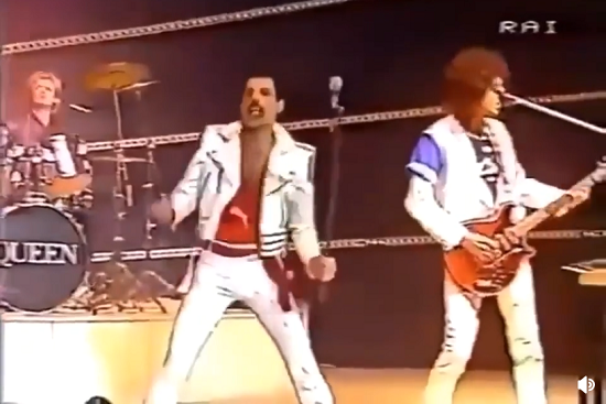 フレディマーキュリーがイタリア音楽祭で嫌がらせに口パクで歌っていた貴重な映像！ｗ