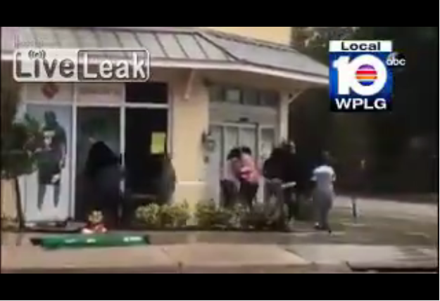 イェェェイ 100 オフセールだぜ ヒャッハー ハリケーンに便乗して略奪する人たち 夜ふかしのすすめ