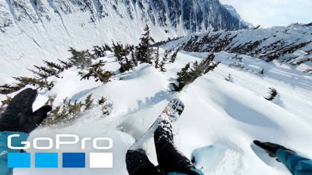 4000フィートの山からスノボーで一気に滑り降りる危険な3分間の映像をお楽しみください！