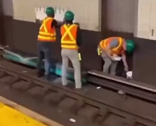 地下鉄で作業する人たちの退避所がスリル満点でヤバすぎる！ｗ